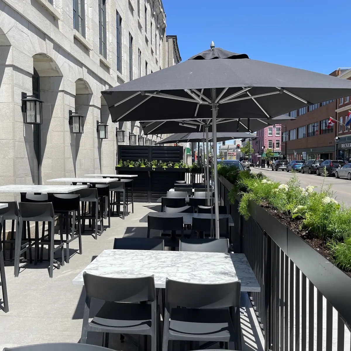 Vibe, HEIST Restaurant + Wine Club
