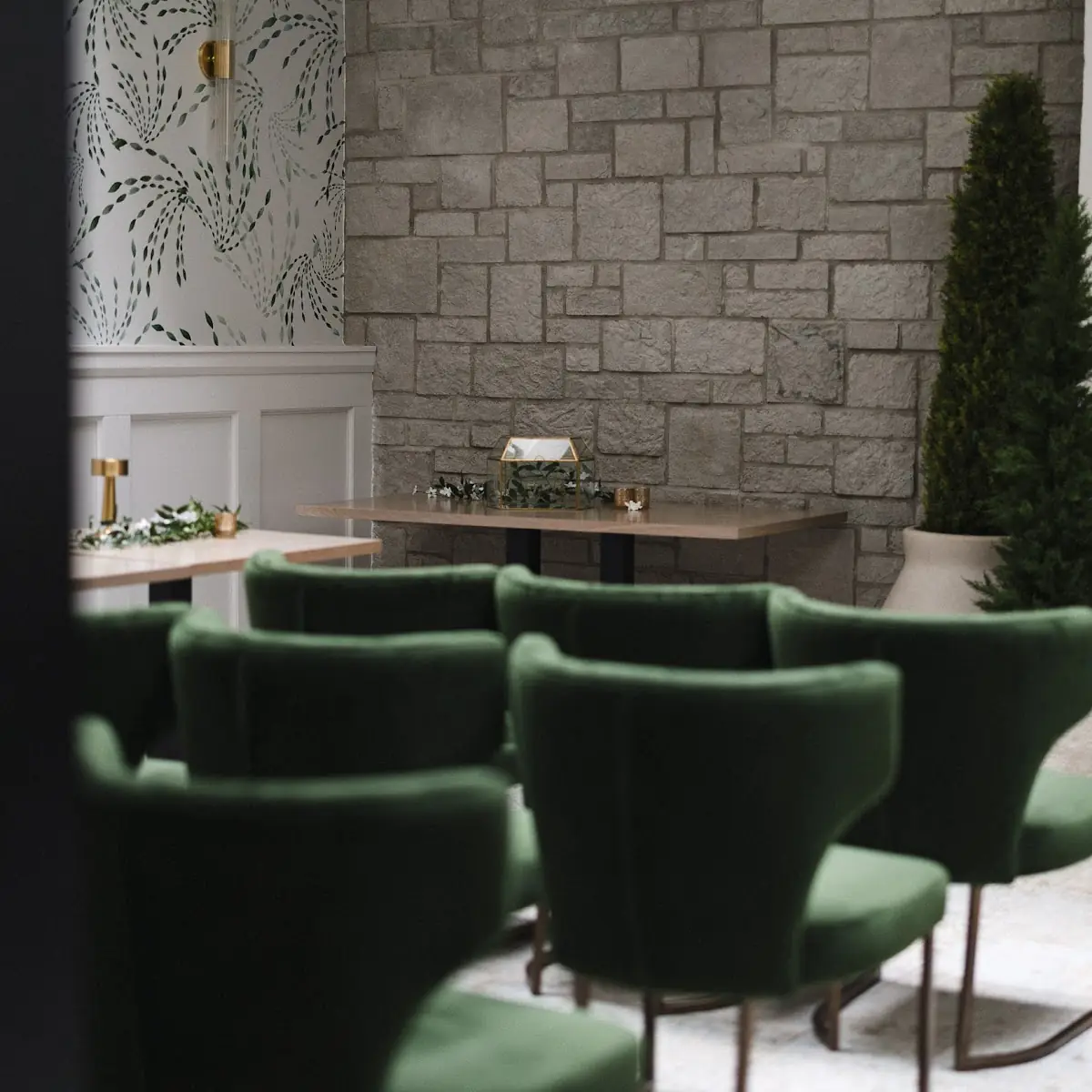 Vibe, HEIST Restaurant + Wine Club