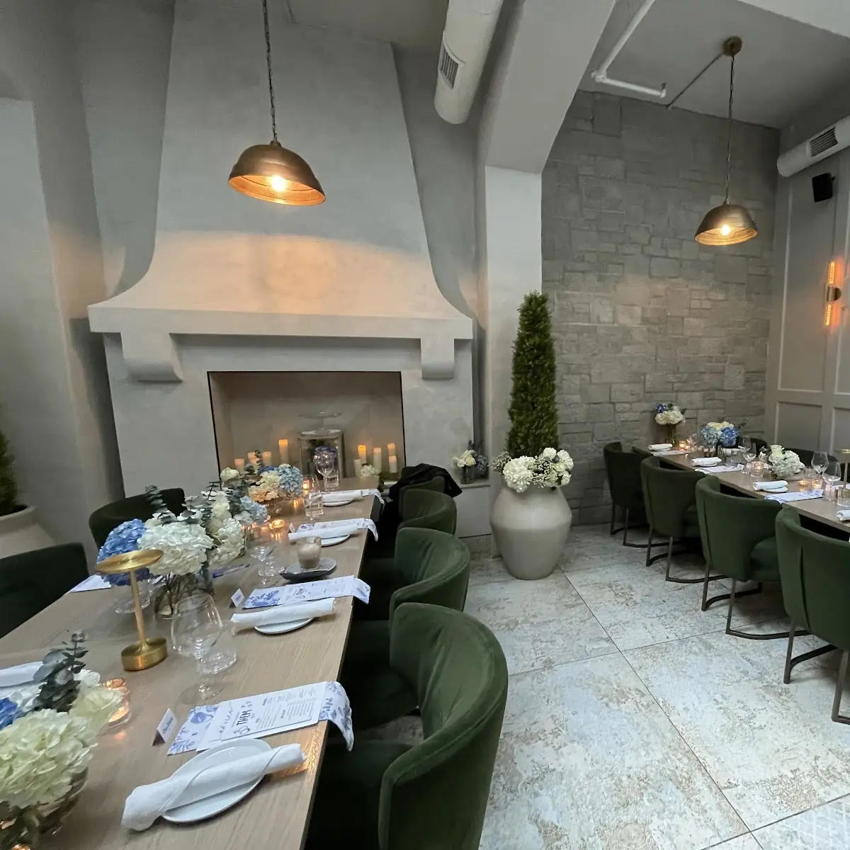 Vibe, HEIST Restaurant + Wine Club
