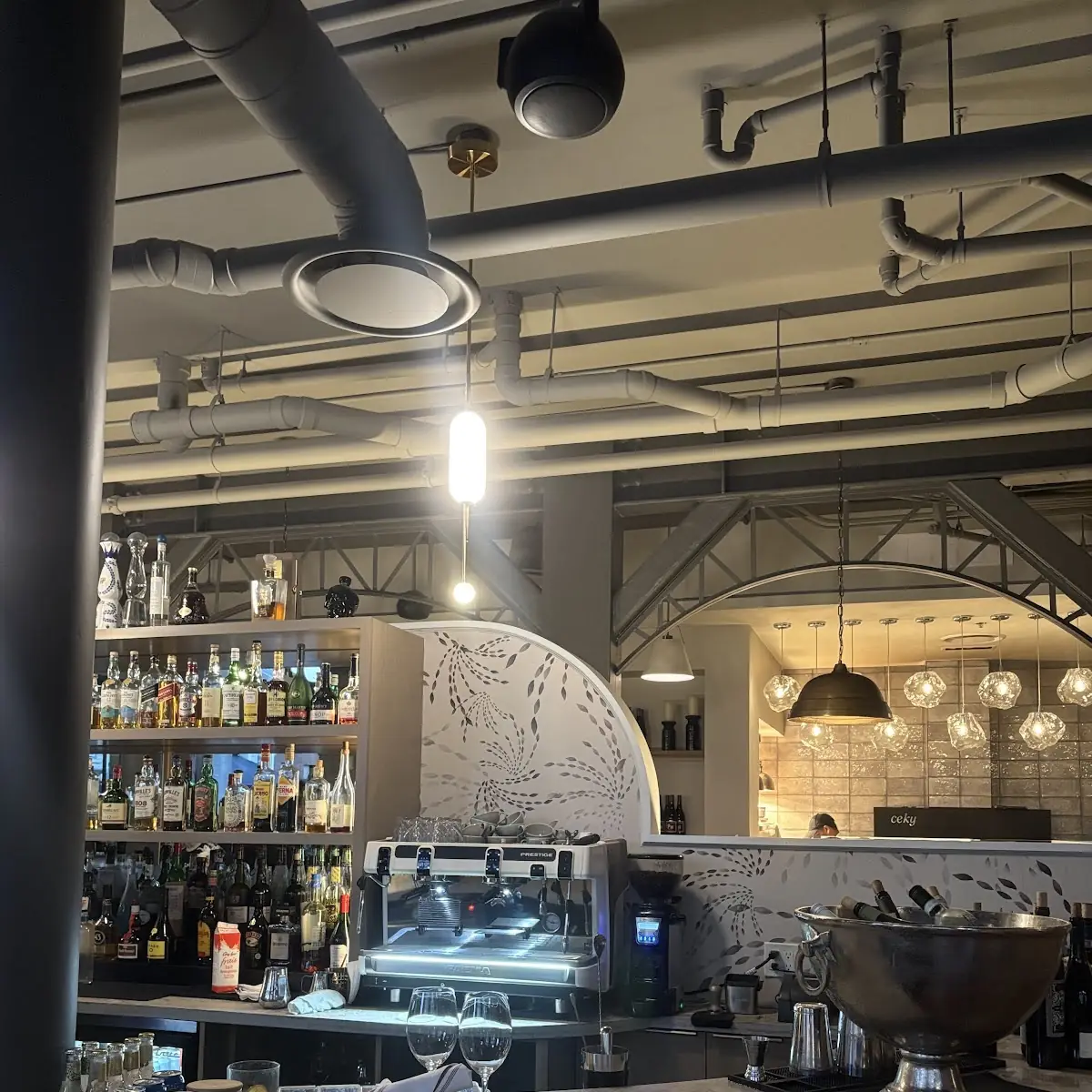 Vibe, HEIST Restaurant + Wine Club