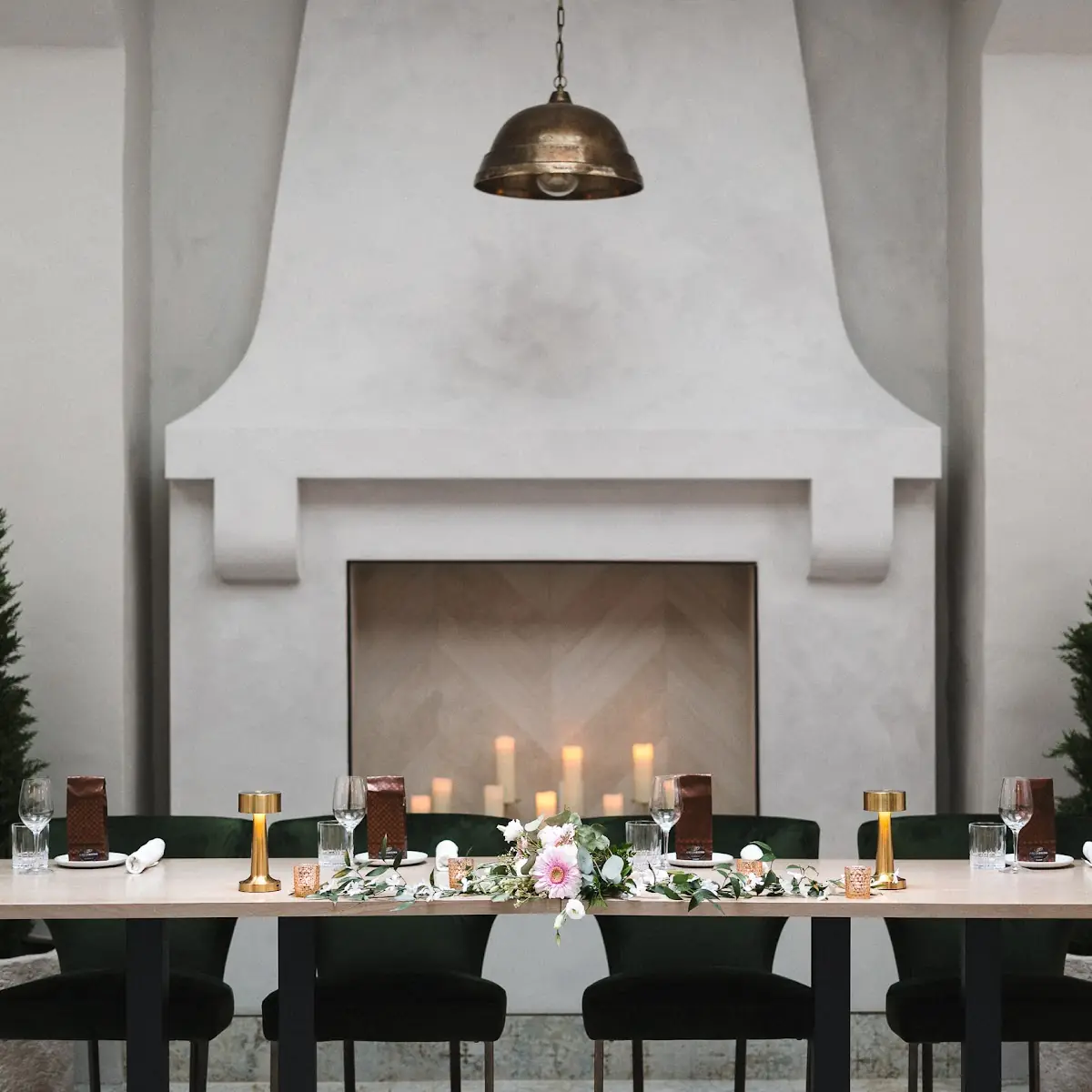 Vibe, HEIST Restaurant + Wine Club