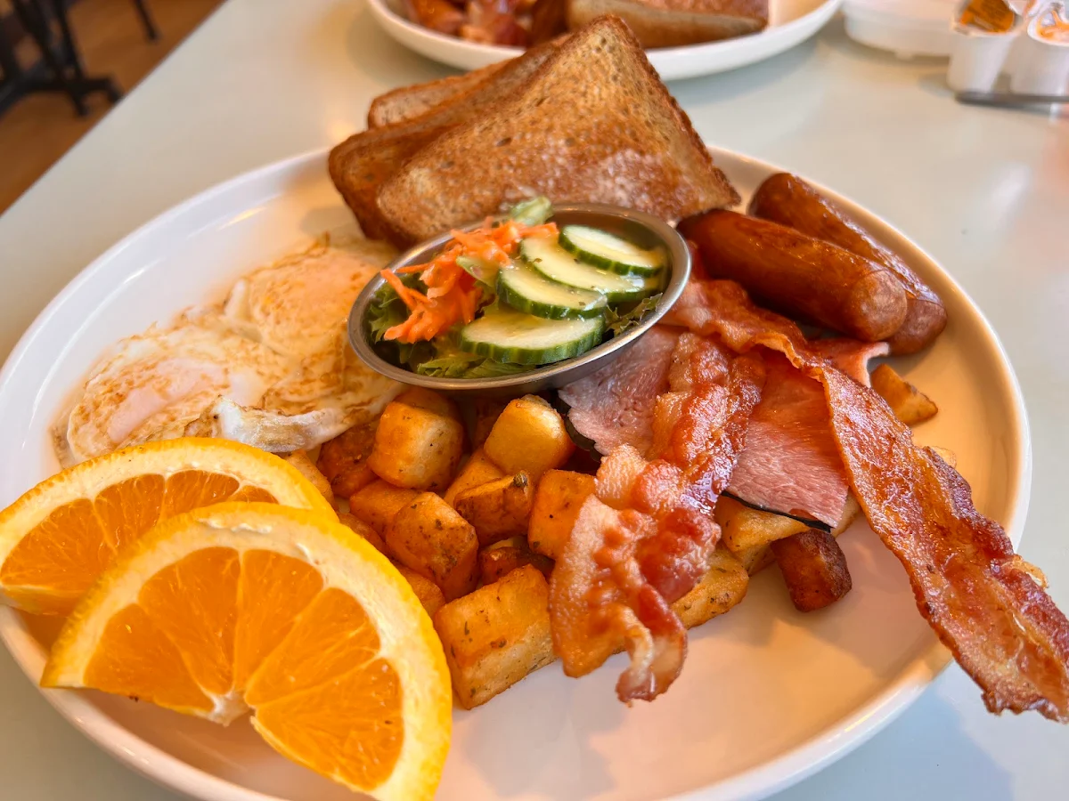 Food & drink, Lakeview Restaurant