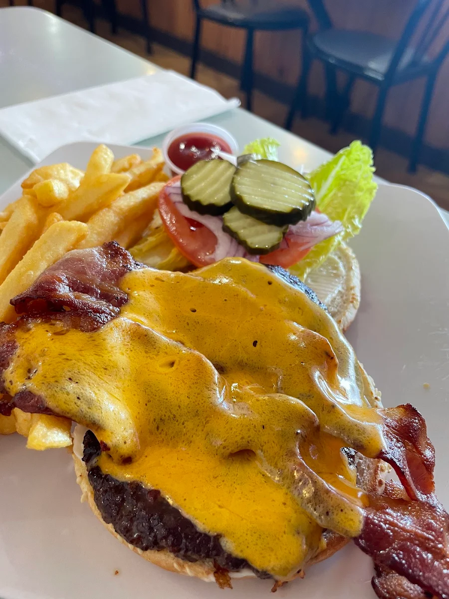 Food & drink, Lakeview Restaurant