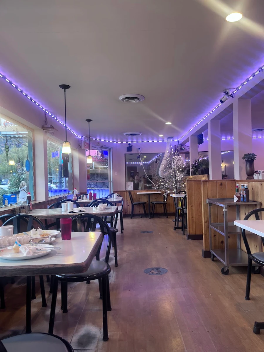 Vibe, Lakeview Restaurant