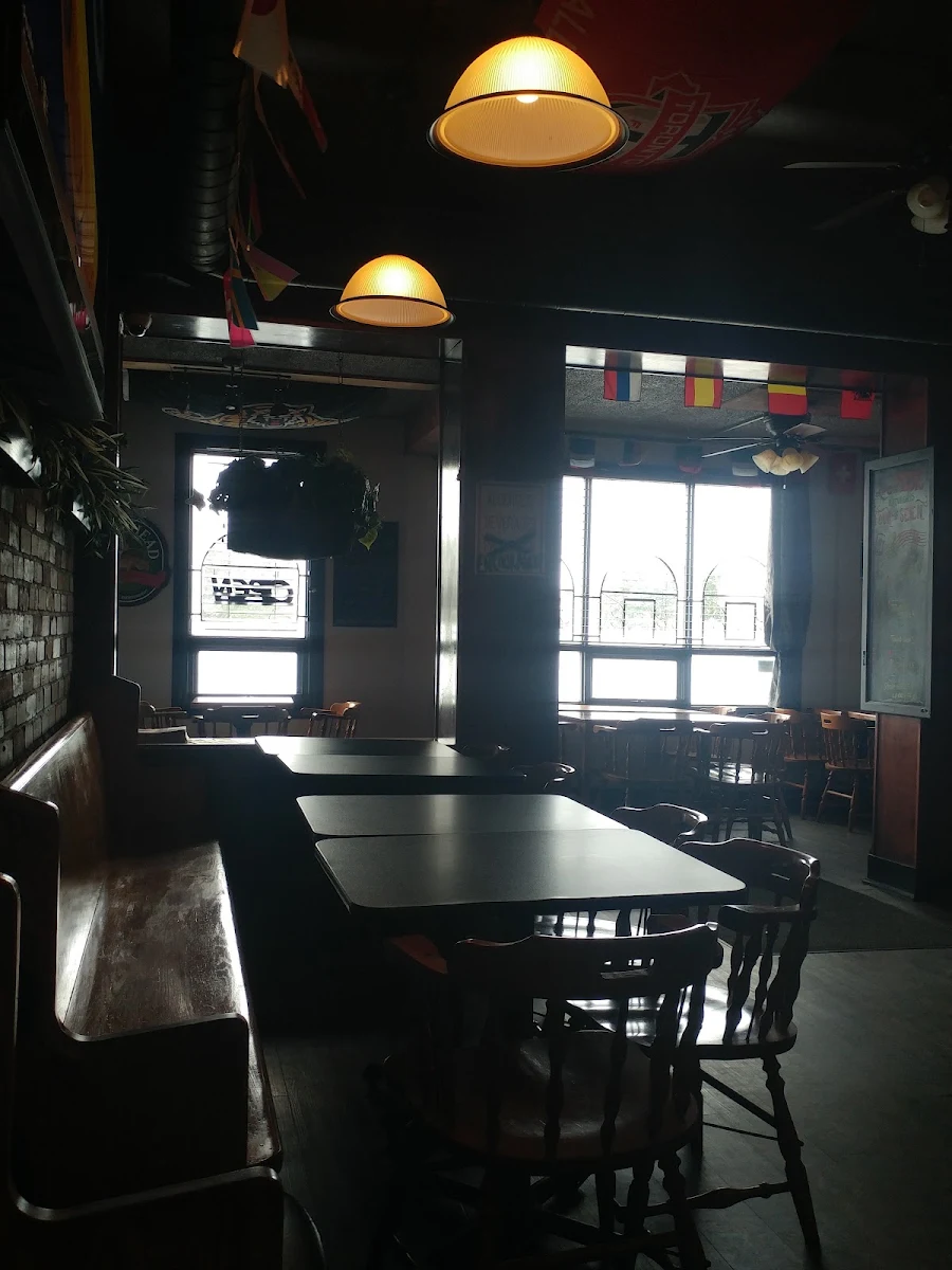 Vibe, Roxy's Tap &Grill