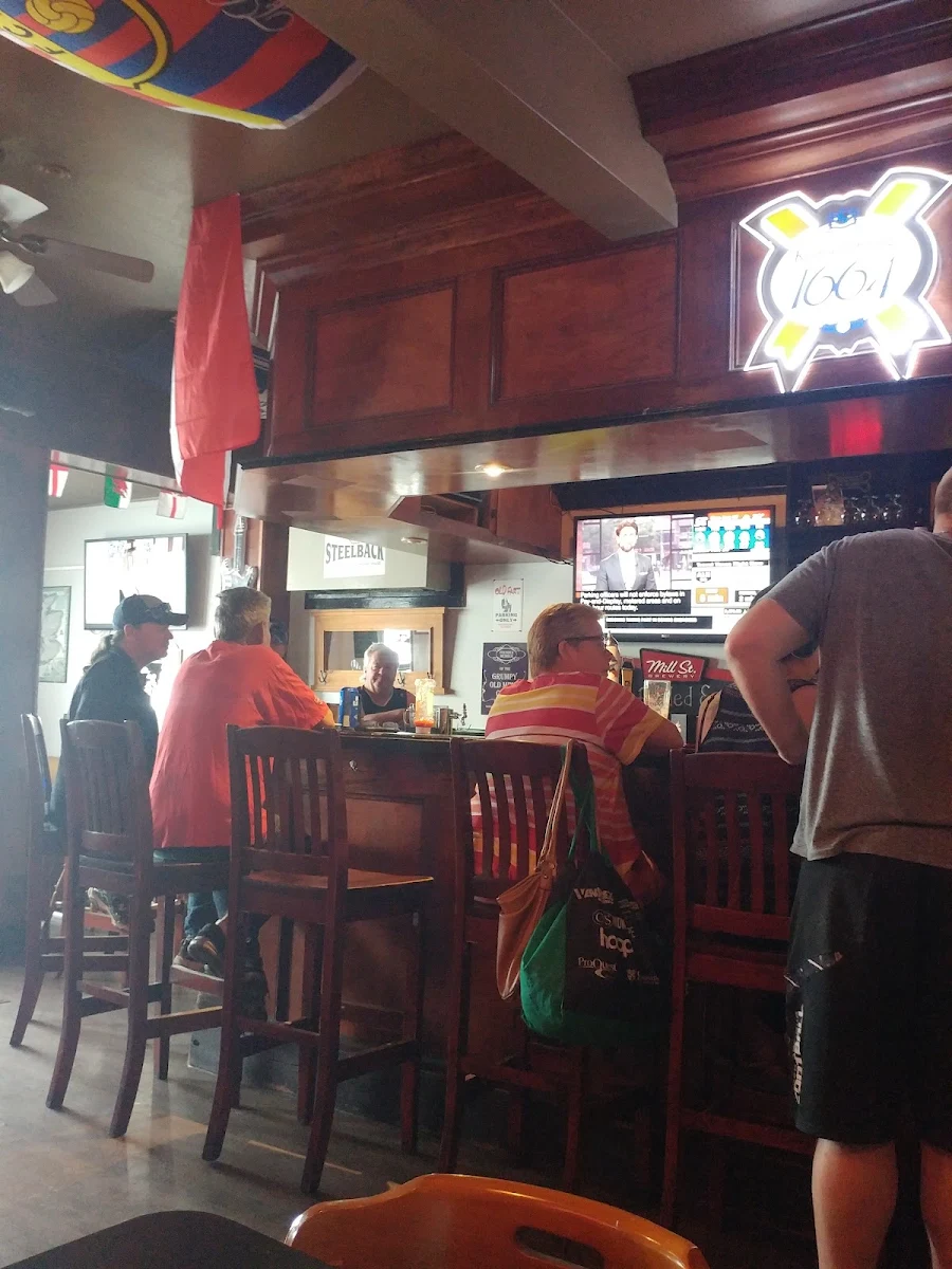 Vibe, Roxy's Tap &Grill