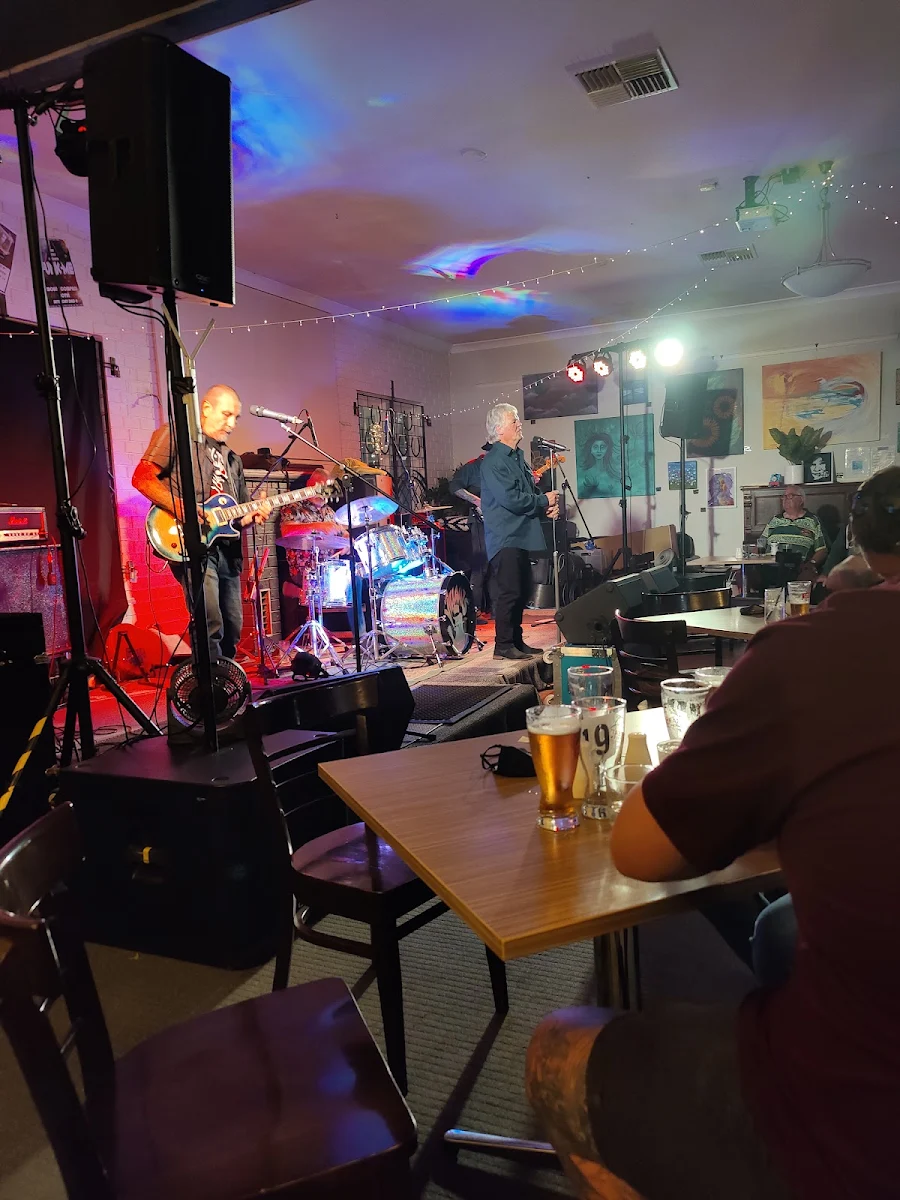 Vibe, Mount Compass Hotel