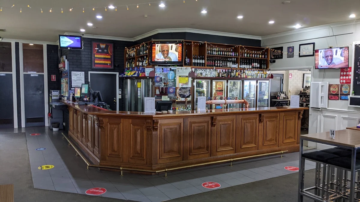 Vibe, Mount Compass Hotel