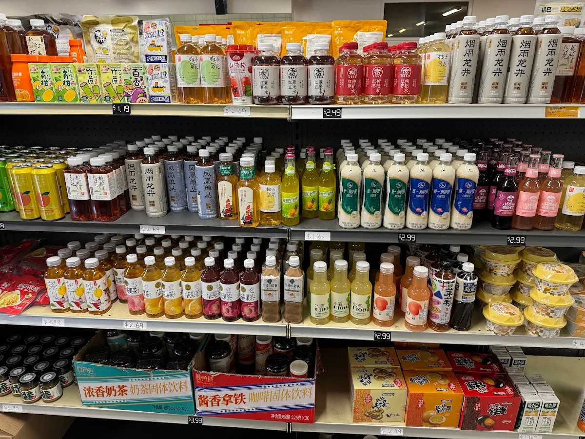 Vibe, Village Market