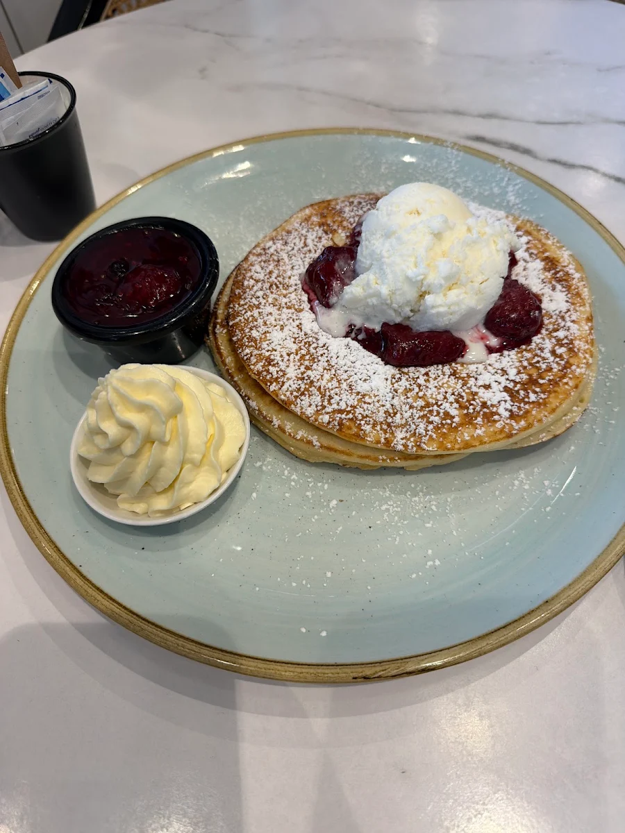 Food & drink, Lavish Cafe
