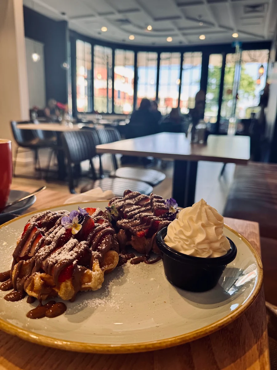 Food & drink, Lavish Cafe