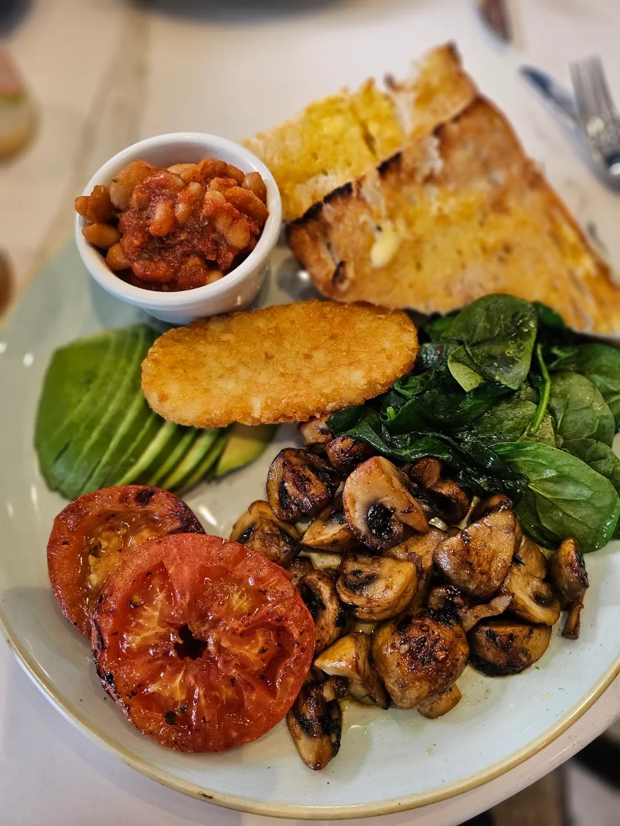 Food & drink, Lavish Cafe