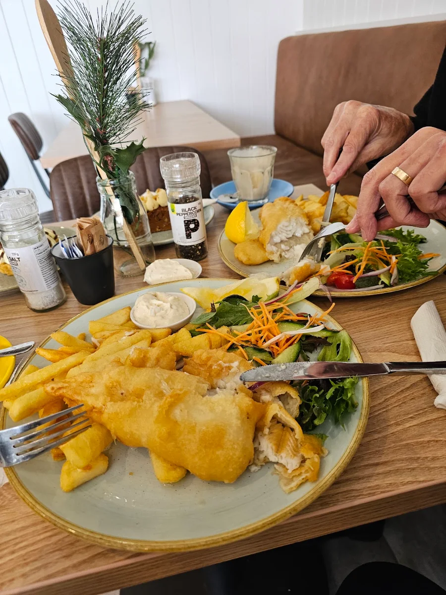 Food & drink, Lavish Cafe