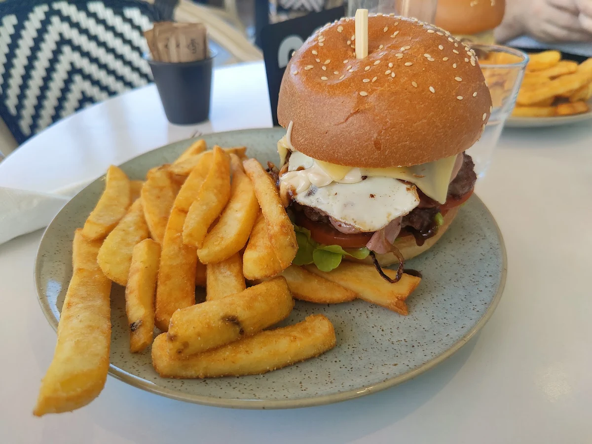 Food & drink, Lavish Cafe