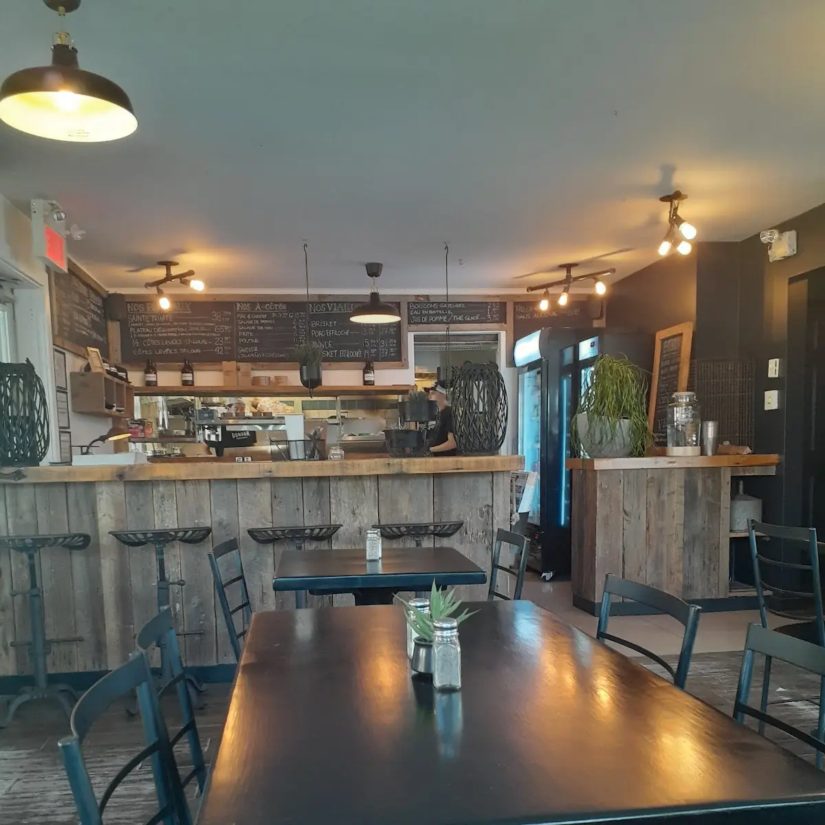 Vibe, Dunham Smokehouse