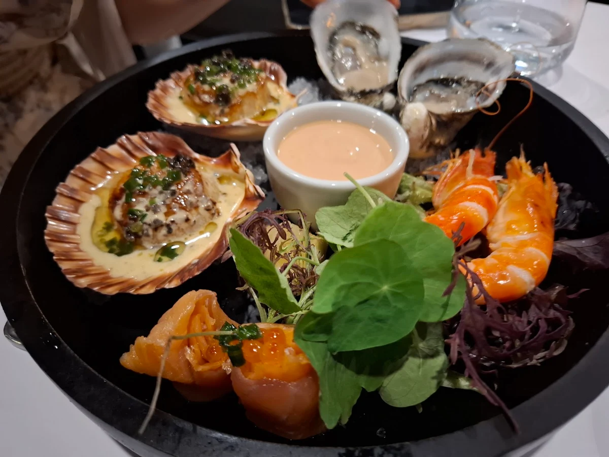 Food & drink, Ocean Restaurant and Bar - Blue Bay