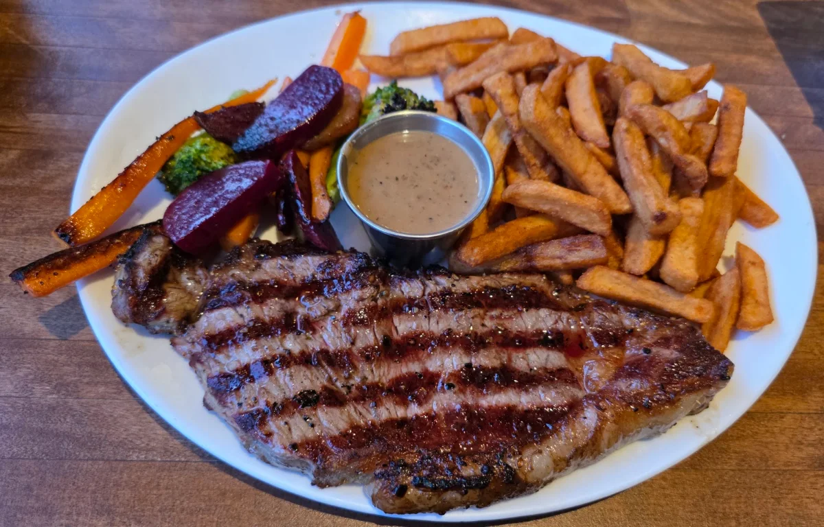 Food & drink, Méchant Steak Magog