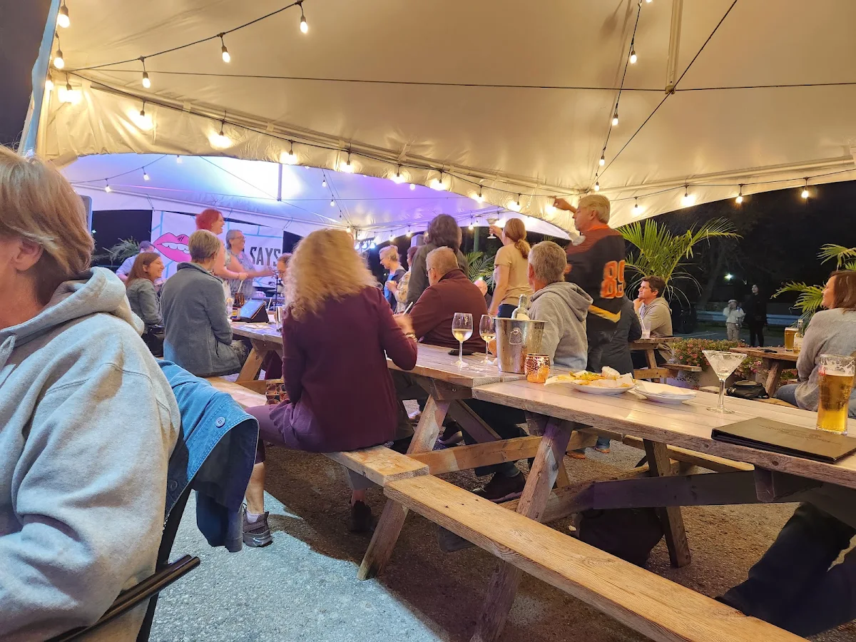 Vibe, Wixan's Bridge Restaurant