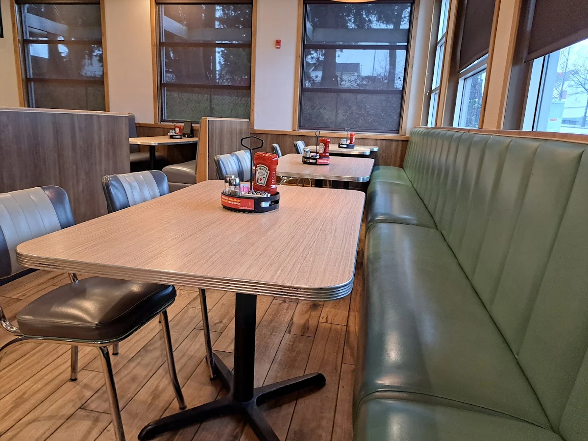 Vibe, Denny's Restaurant Abbotsford - Simon Ave