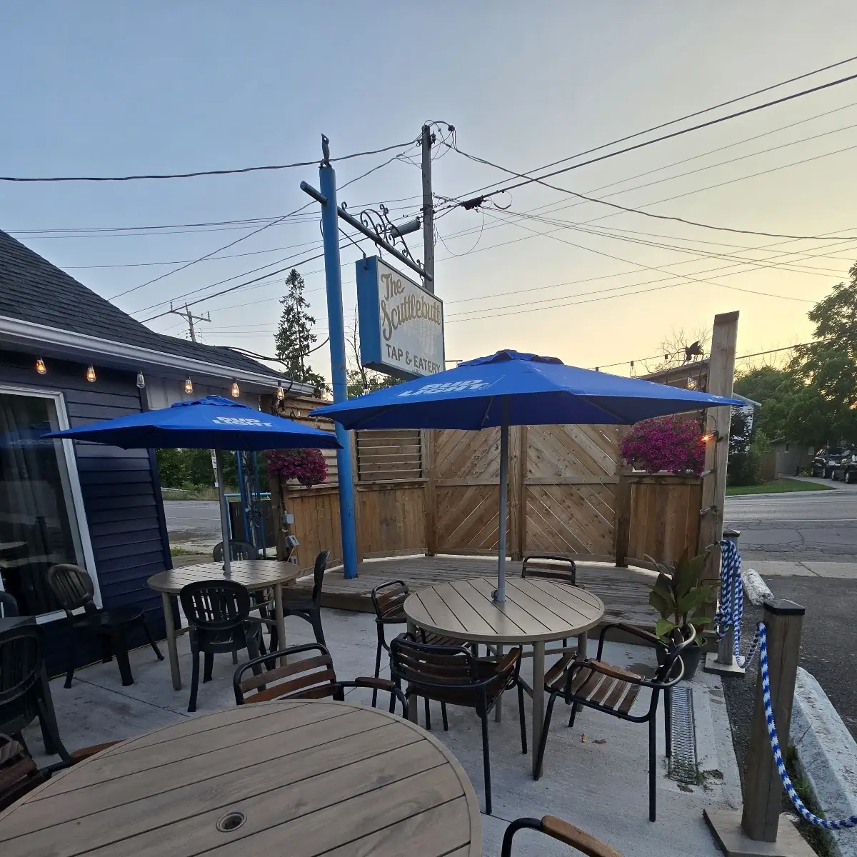 Vibe, Scuttlebutt Tap & Eatery