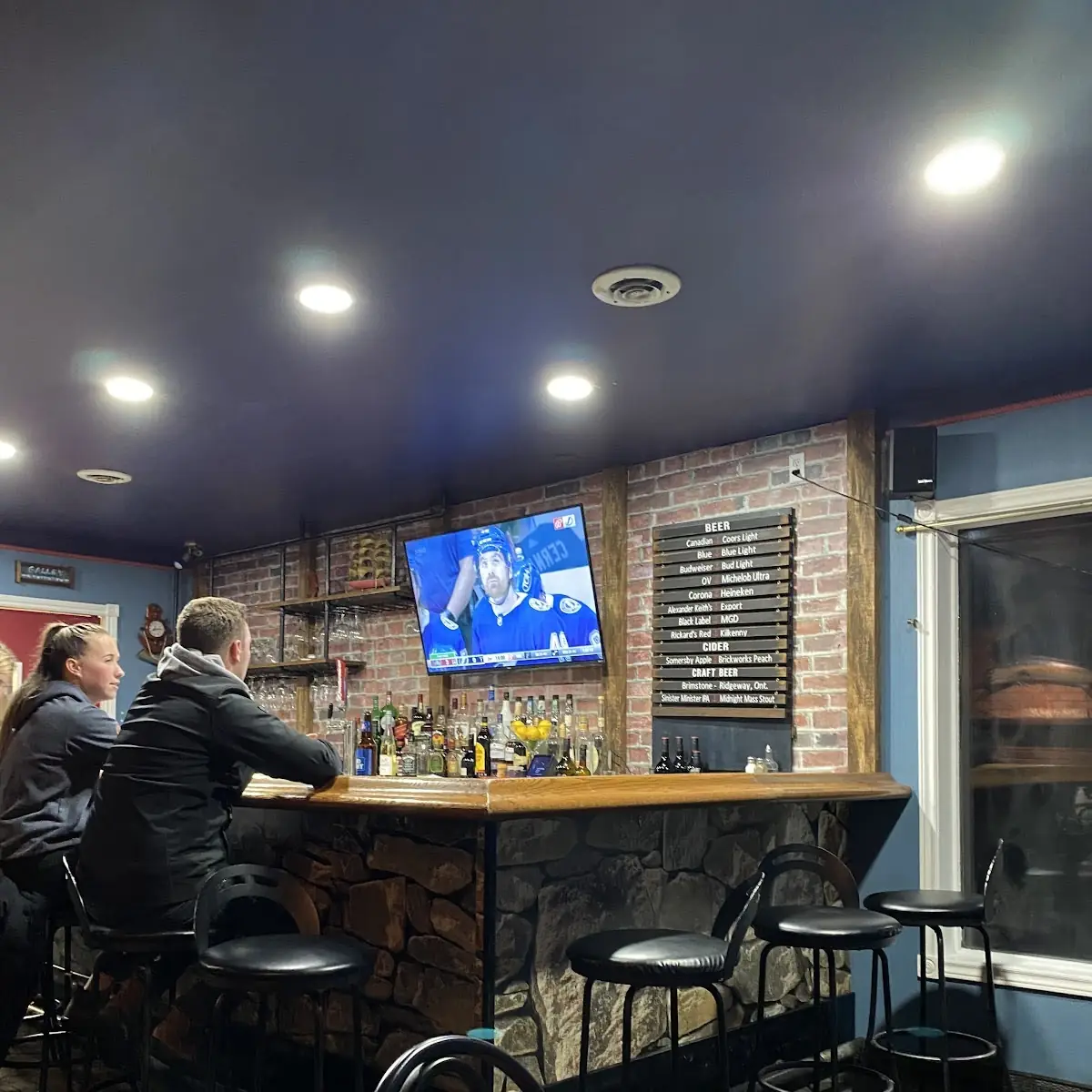 Vibe, Scuttlebutt Tap & Eatery