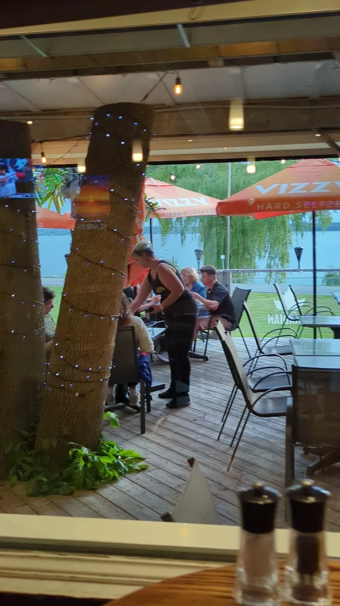 Vibe, The Beach Lakefront Bar & Grill