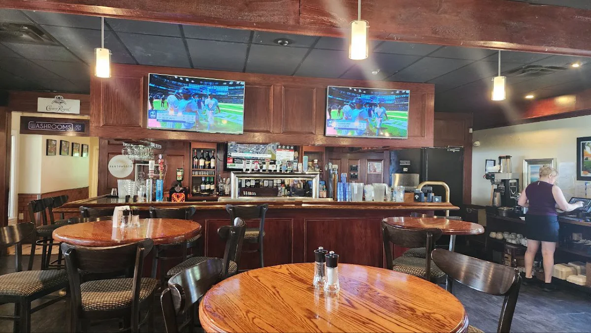 Vibe, The Beach Lakefront Bar & Grill