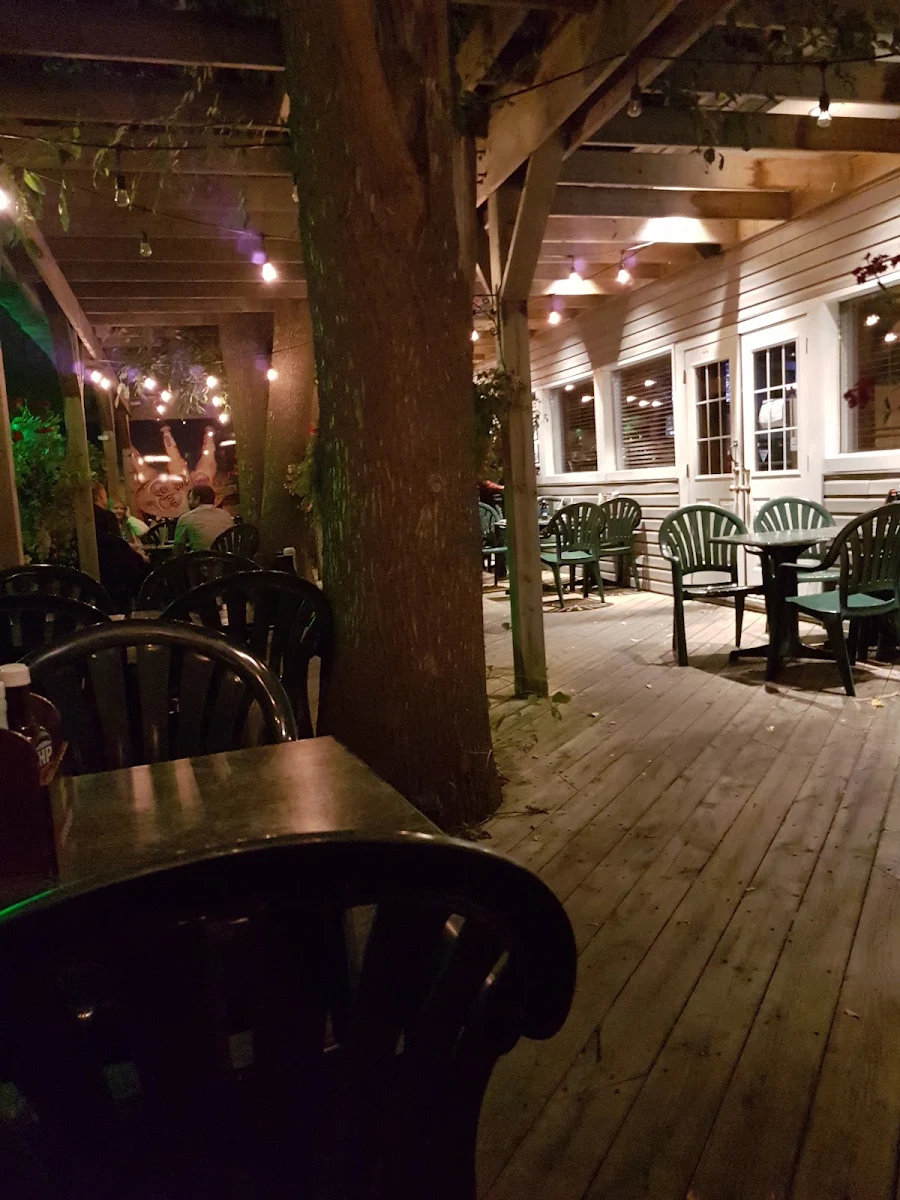 Vibe, The Beach Lakefront Bar & Grill