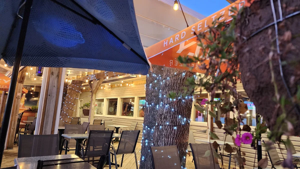 Vibe, The Beach Lakefront Bar & Grill