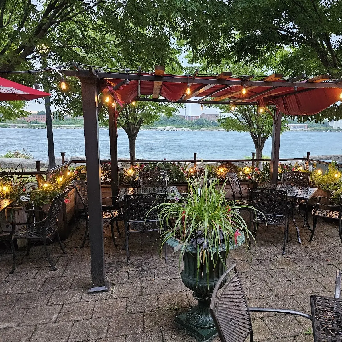Vibe, Vaticano Italian Restaurant Fort Erie