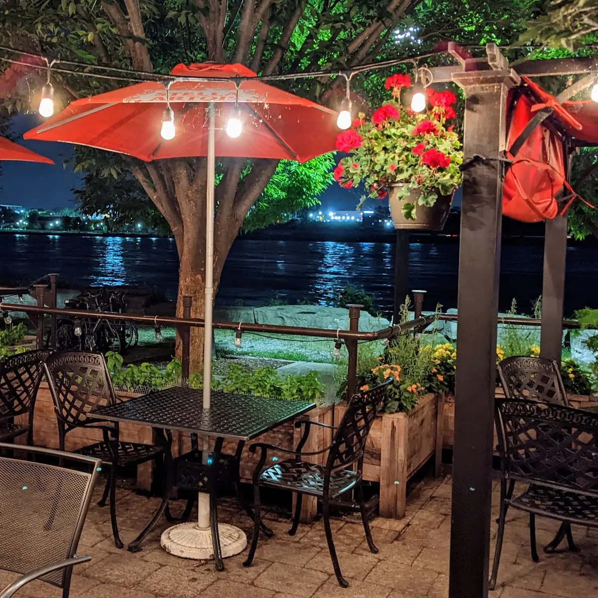 Vibe, Vaticano Italian Restaurant Fort Erie