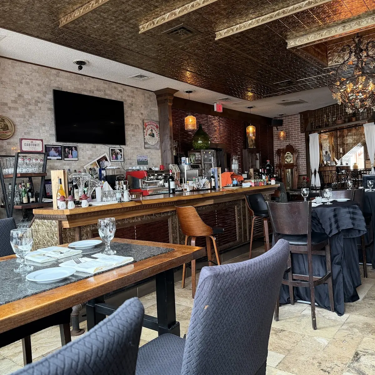 Vibe, Vaticano Italian Restaurant Fort Erie