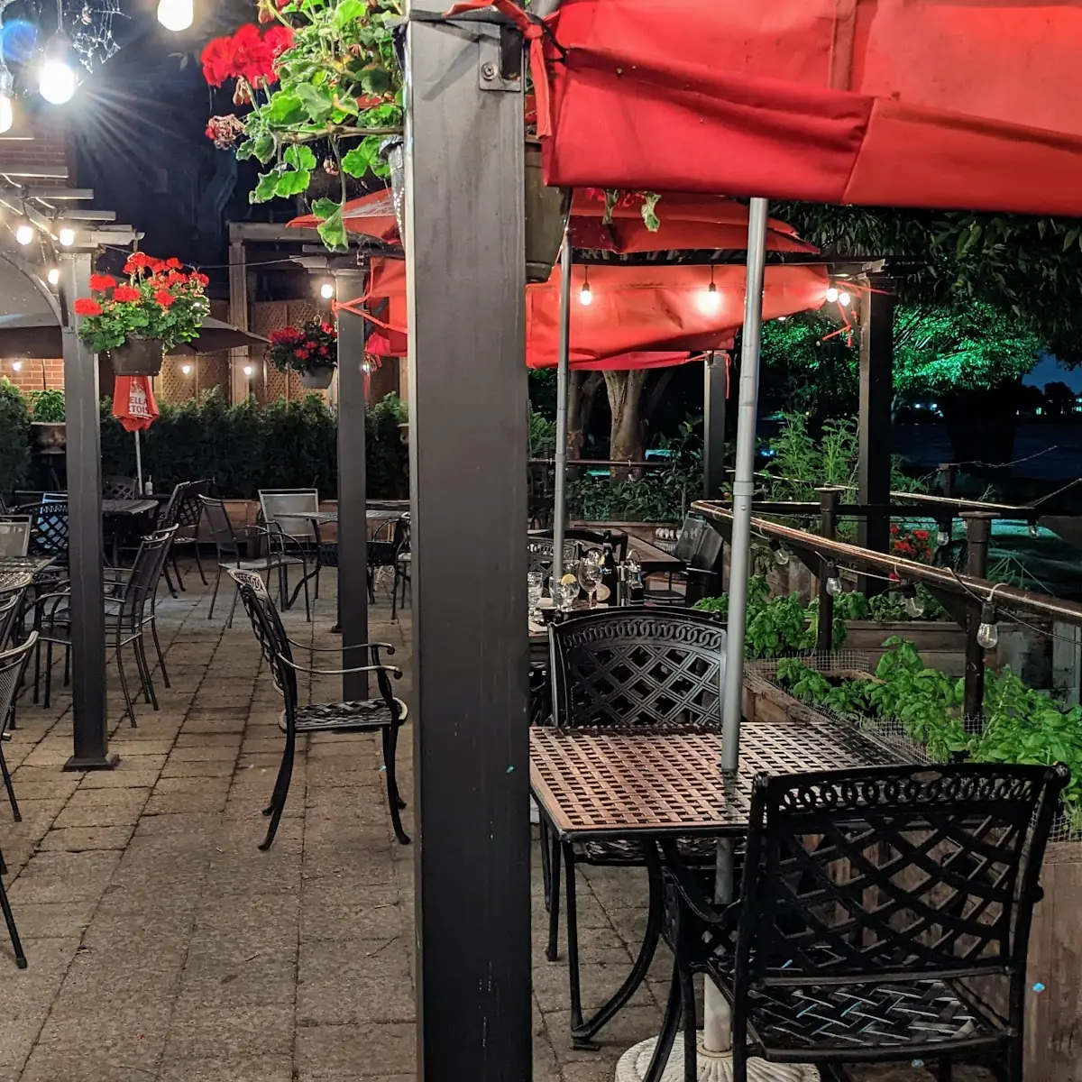 Vibe, Vaticano Italian Restaurant Fort Erie