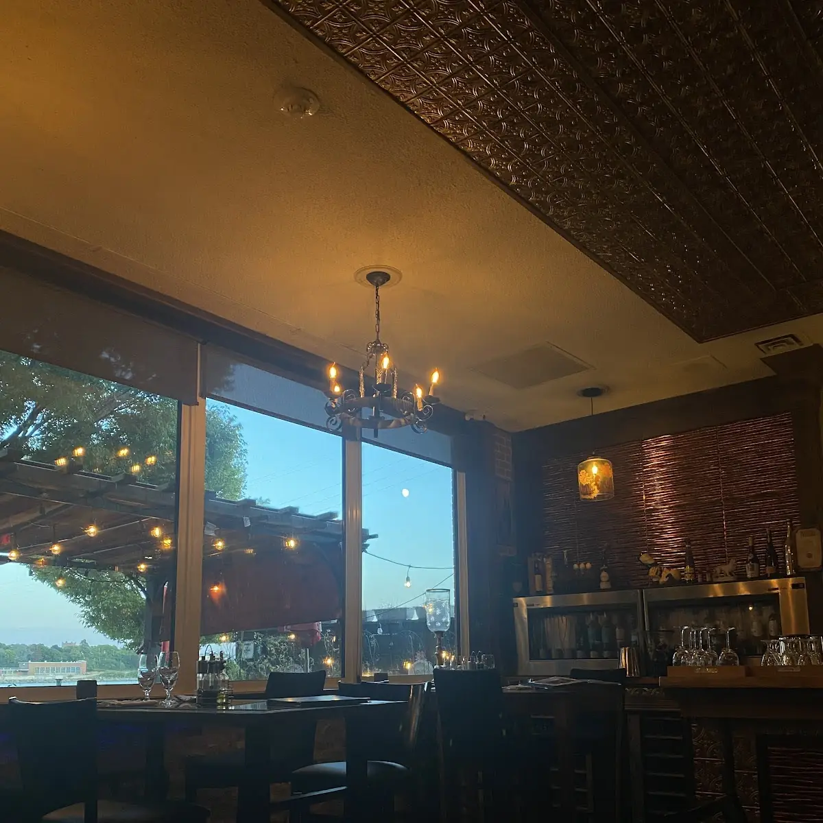 Vibe, Vaticano Italian Restaurant Fort Erie