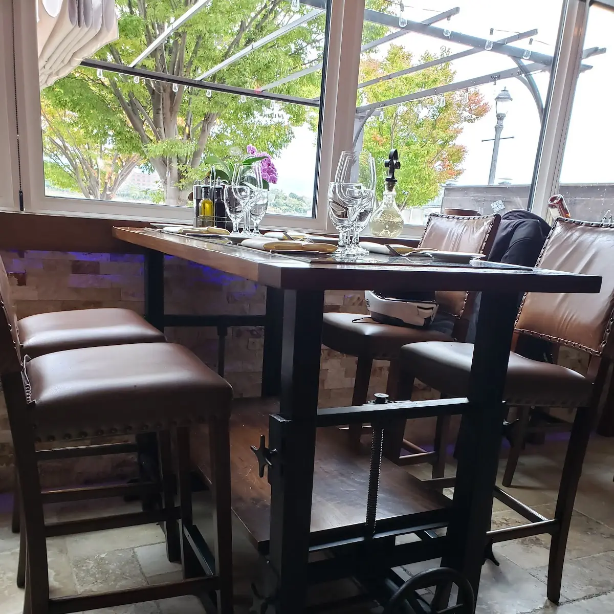 Vibe, Vaticano Italian Restaurant Fort Erie