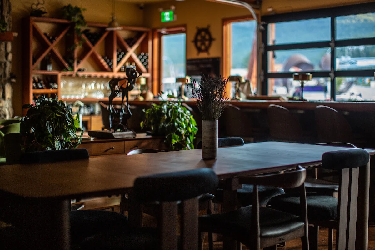 Vibe, Steamboat Lounge & Forage
