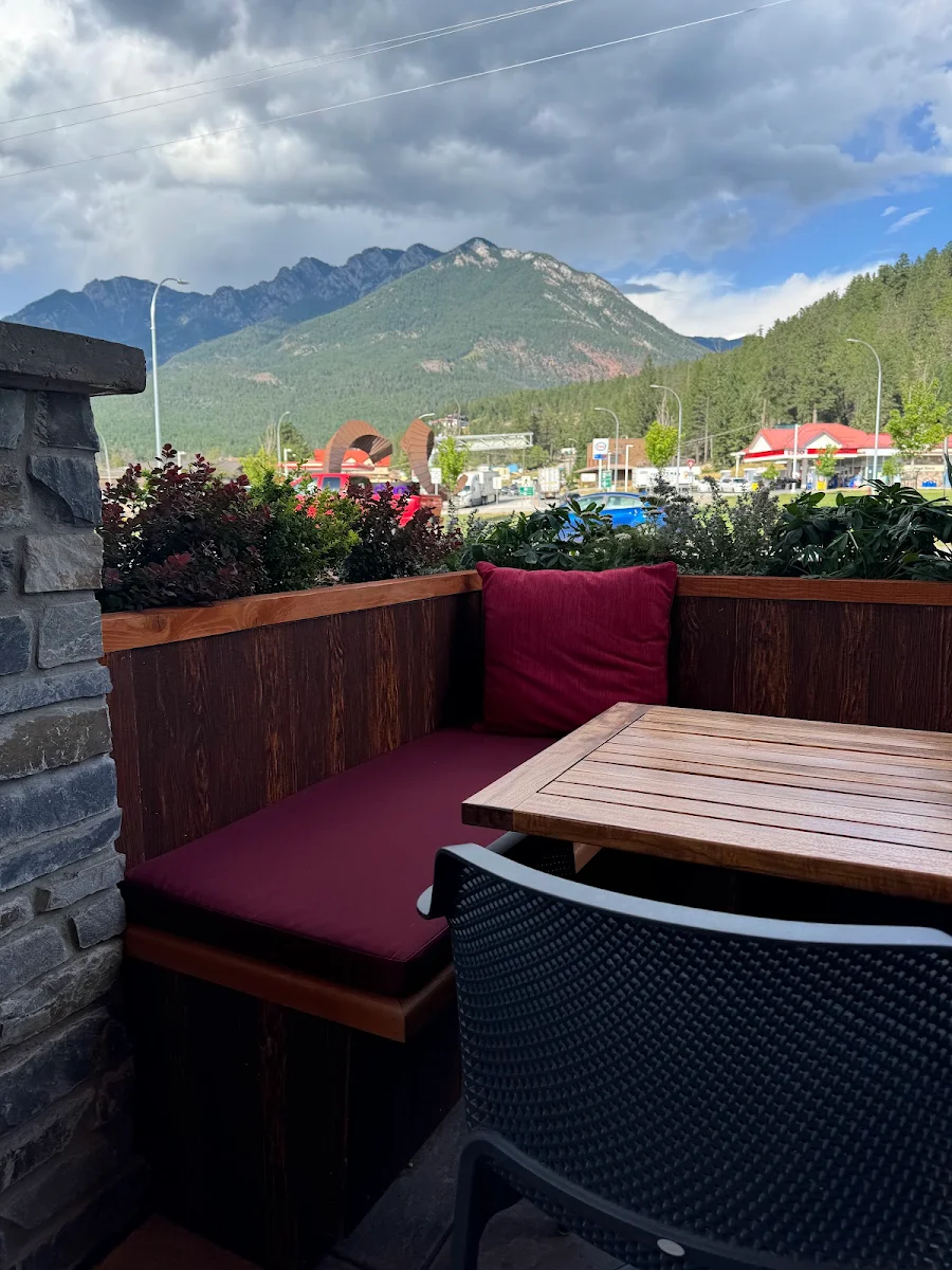 Vibe, Steamboat Lounge & Forage