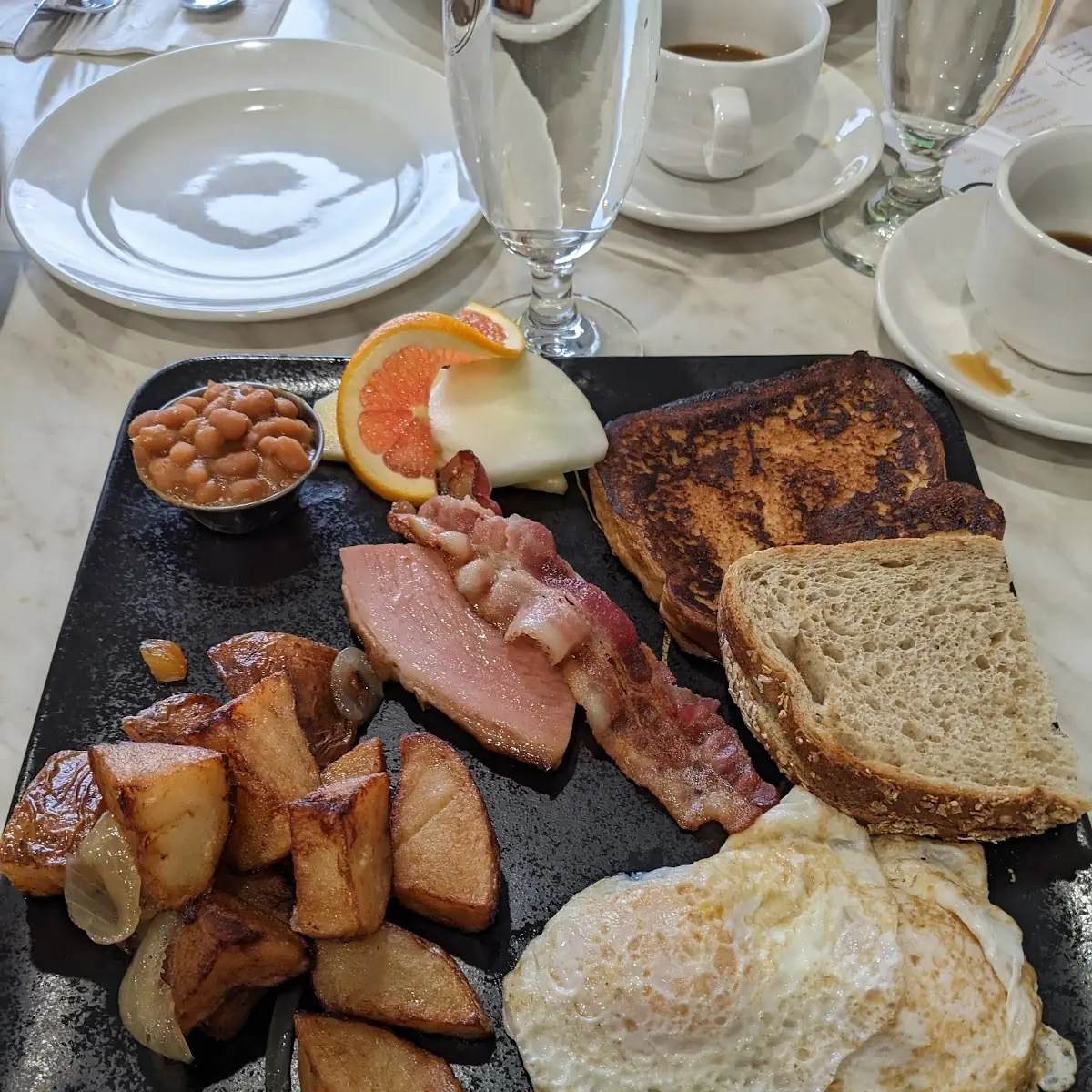 Food & drink, Bistro du Pinacle