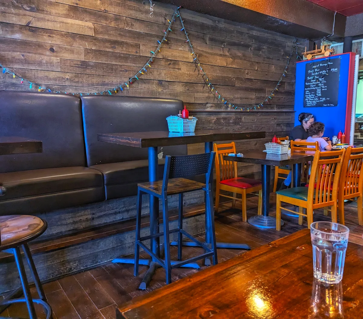 Vibe, Knight Street Cafe