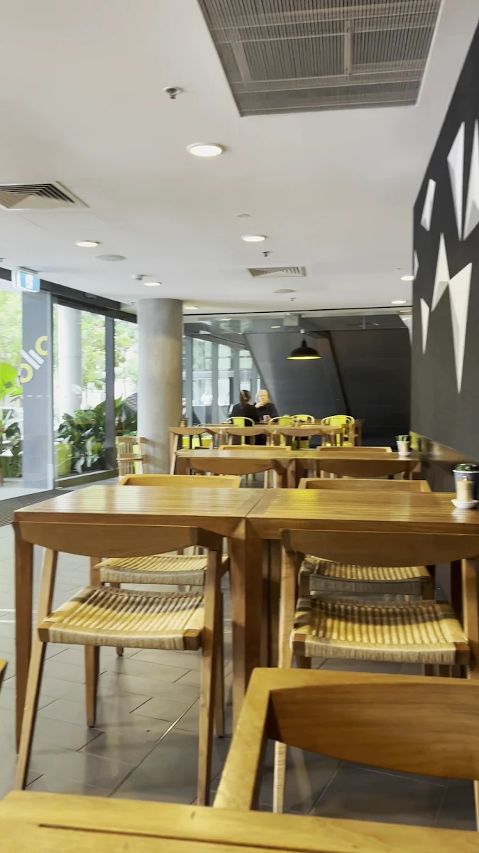 Vibe, Olio Cafe & Bar