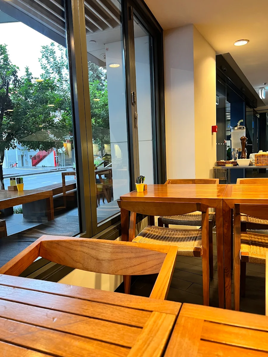 Vibe, Olio Cafe & Bar