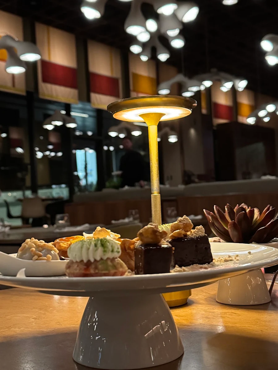 Food & drink, Lee