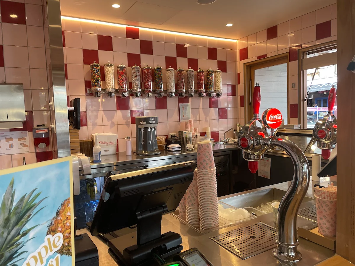 Vibe, Betty's Burgers