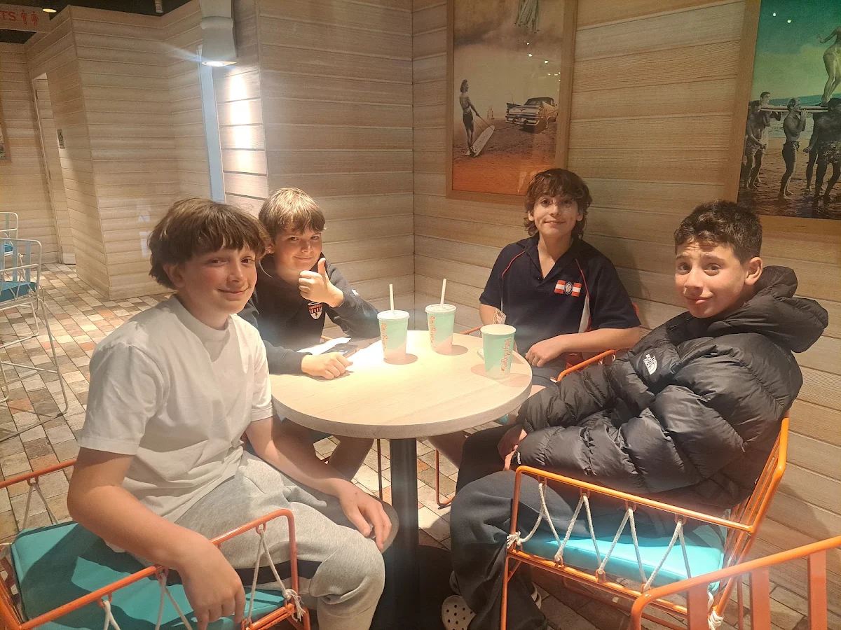 Vibe, Betty's Burgers