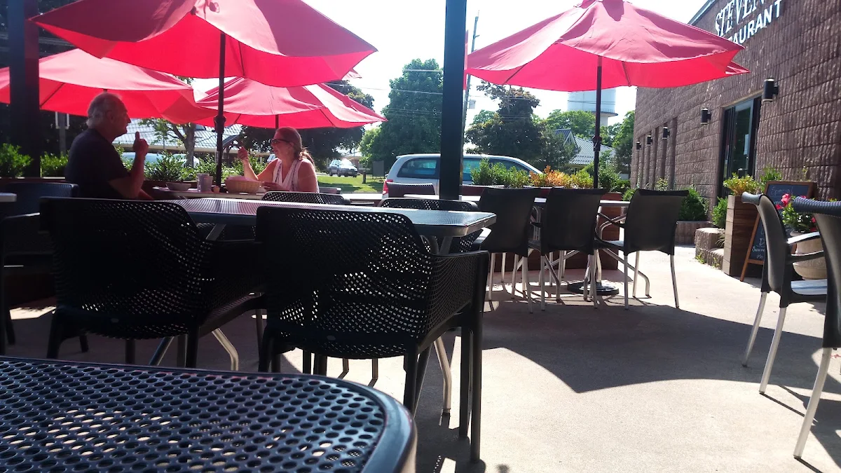 Vibe, Steven's Bar-B-Q Restaurant