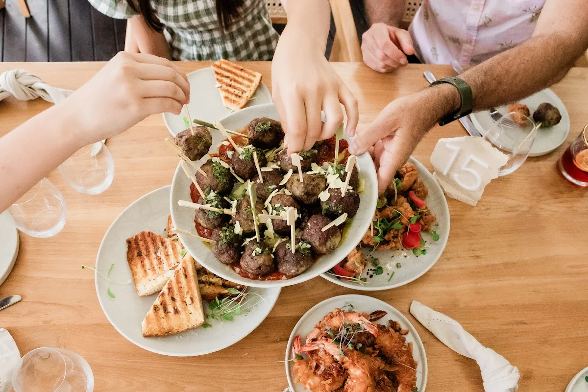 Food & drink, TOLLY’S