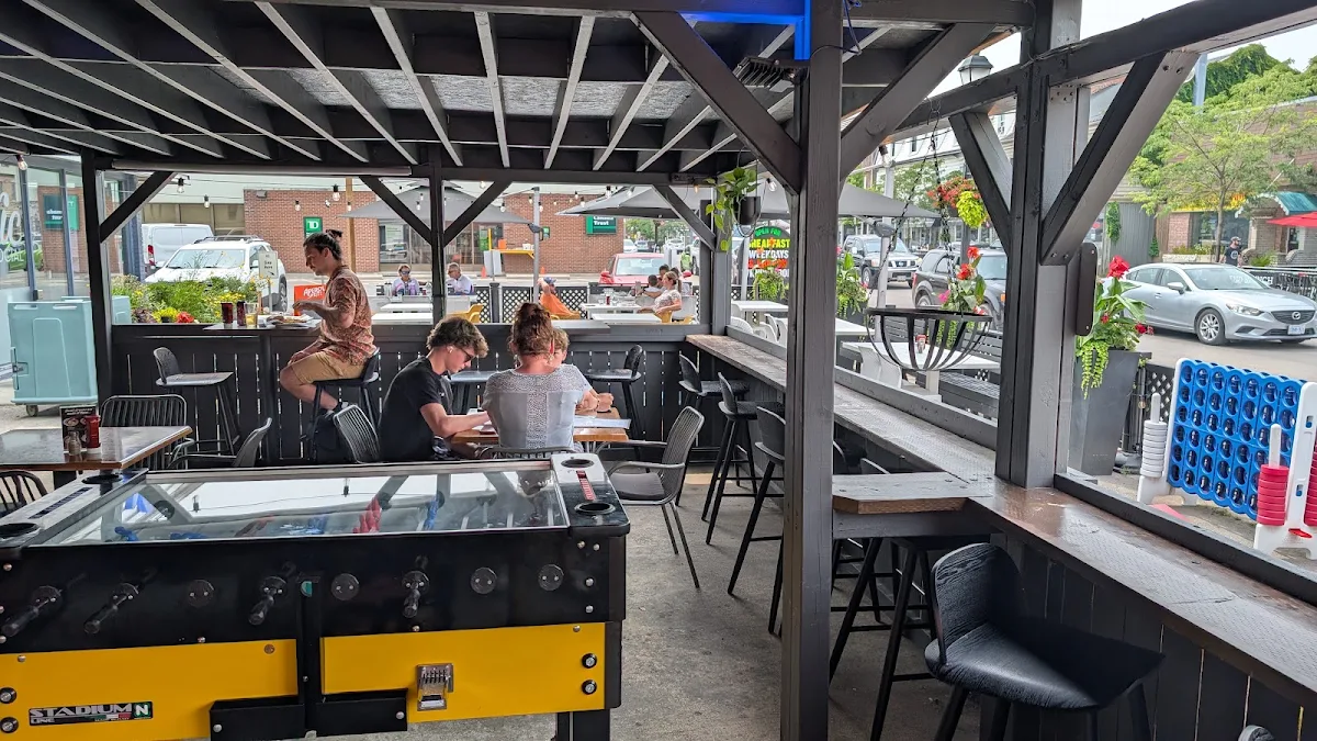 Vibe, Vic Social