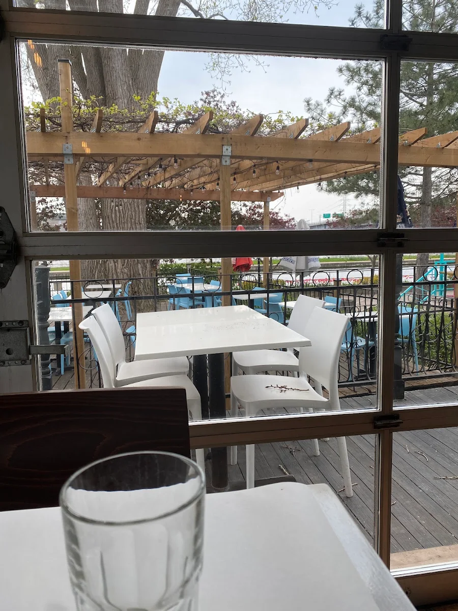 Vibe, Restaurant Violet Angel