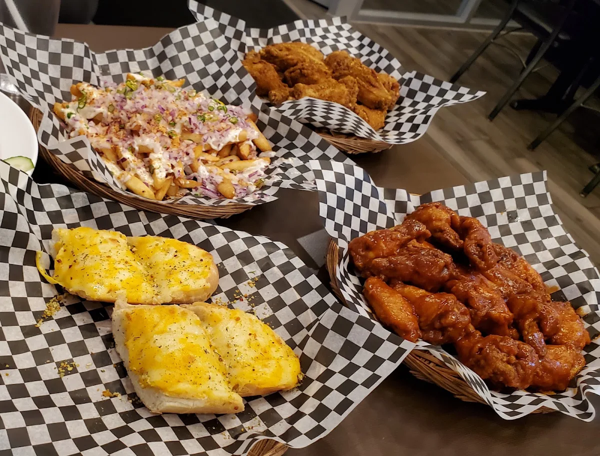 Food & drink, Wing Station