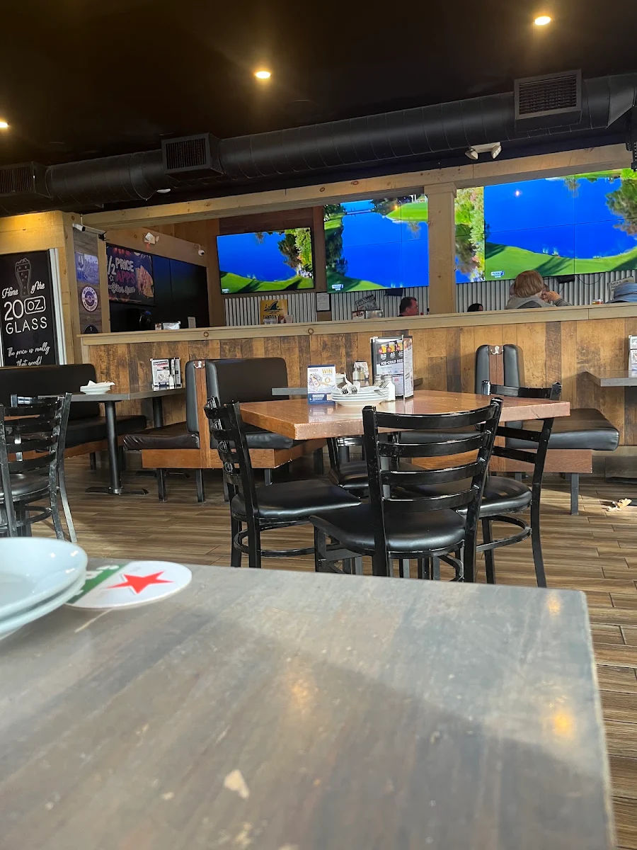 Vibe, Chuck's Roadhouse Bar and Grill